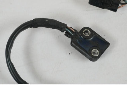 Baksidan på Sidostödsbrytare från en KTM 1290 Super Duke R -2018 motorcykel.