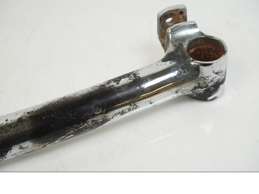 Vänster sida på Bakskärmstag från en Suzuki VS 1400 -1999 motorcykel.