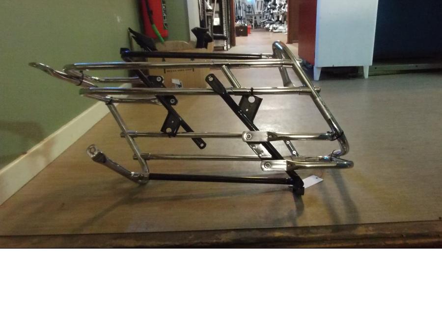 Framsidan på Sidoväskhållare från en H-D Touring Ultra Classic FLHTCU/I -2009 motorcykel.