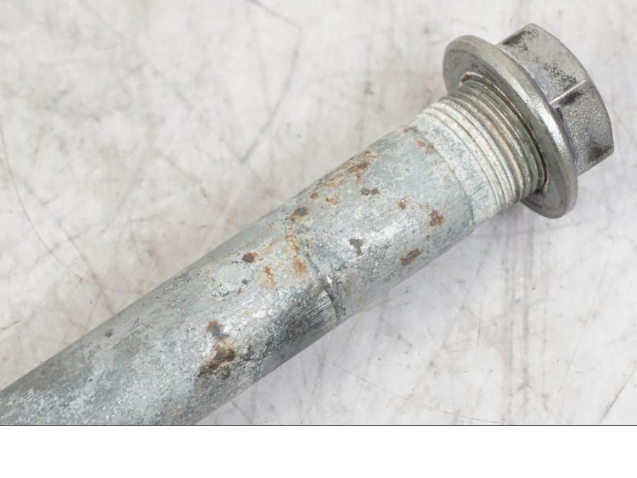 Baksidan på Axel från en Kawasaki ZX-6R -2006 motorcykel.