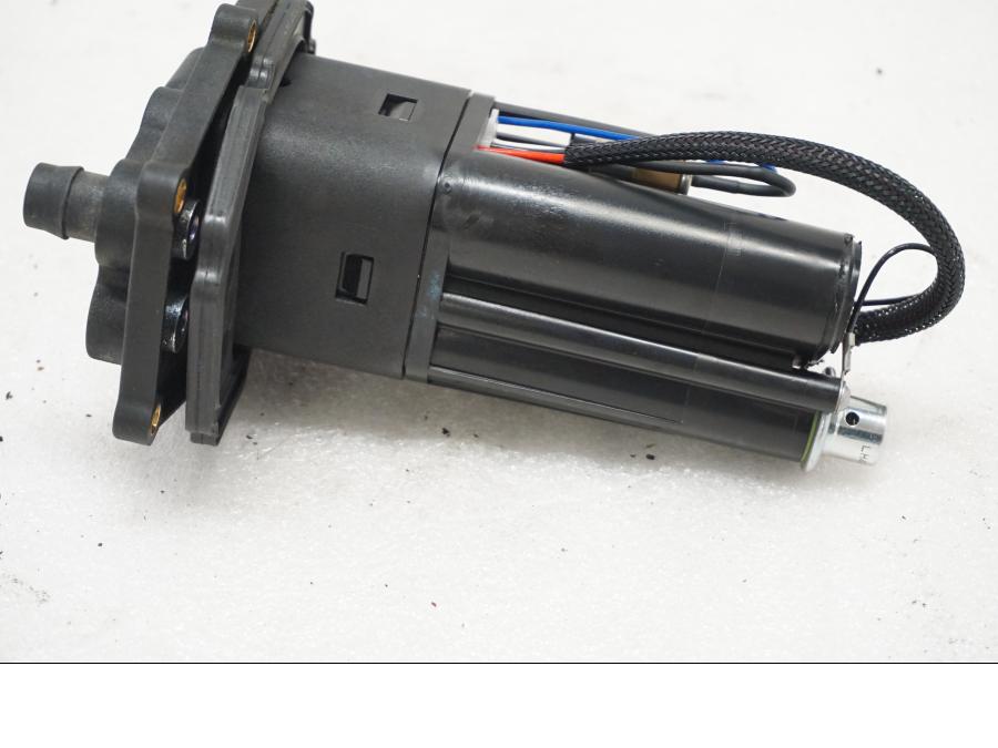 Framsidan på Bensinpump insprut från en Ducati Monster 1200 -2015 motorcykel.