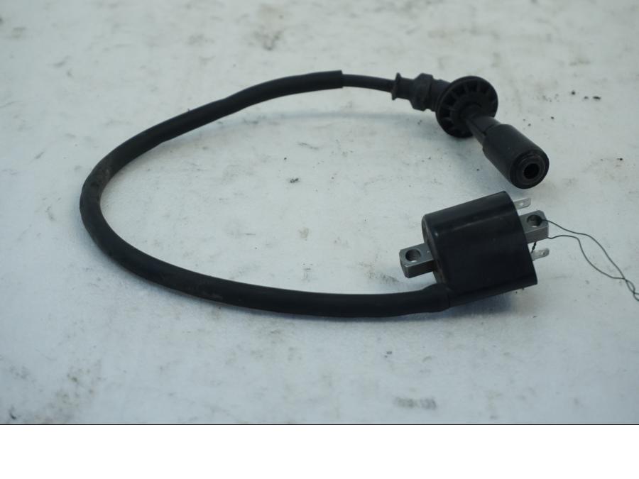 Baksidan på Tändspole från en Suzuki DL 1000 -2016 motorcykel.