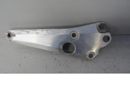 Framsidan på Fotpinnefäste inre från en Suzuki GSX 400 -1984 motorcykel.