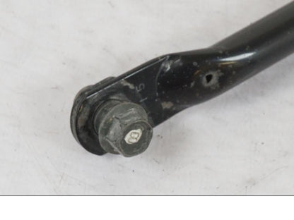 Baksidan på Bromslänkage från en Suzuki VL 800 -2002 motorcykel.