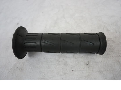 Höger sida på Handtag från en Kawasaki ER-6F -2010 motorcykel.