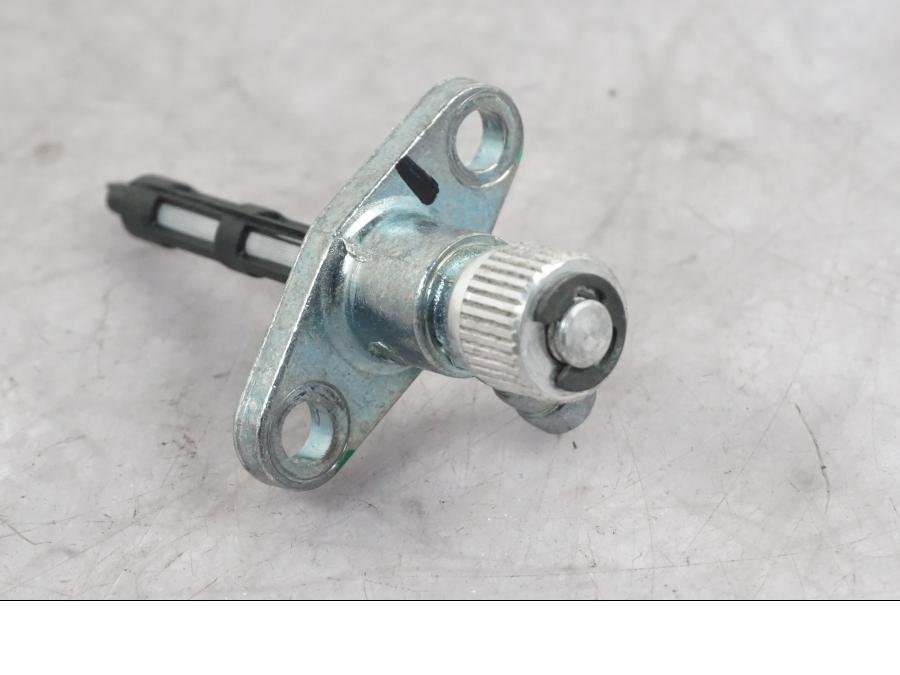 Snett nerifrån på Bensinkran från en Ducati Multistrada V4 -2024 motorcykel.