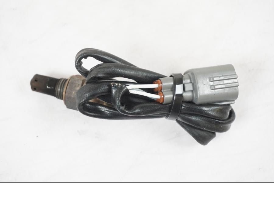 Vänster sida på Lambdasond från en Kawasaki ZX-6R -2011 motorcykel.