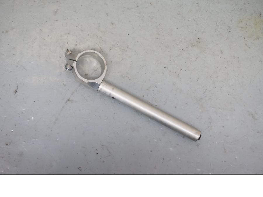 Baksidan på Styre från en Yamaha YZF 1000 R1 -2017 motorcykel.