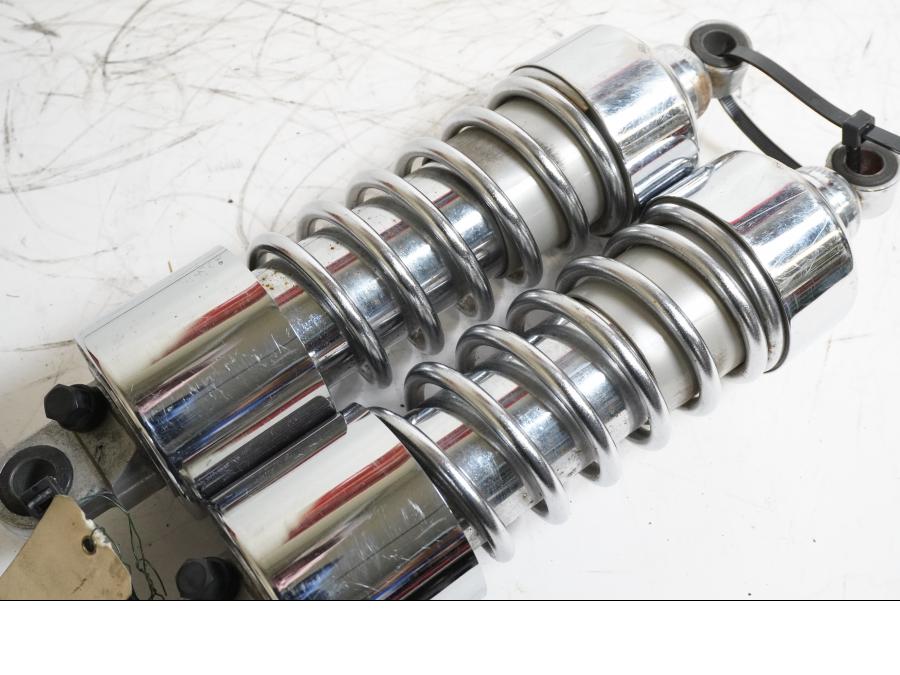 Snett uppifrån på Stötdämpare från en Kawasaki VN 750 -1993 motorcykel.