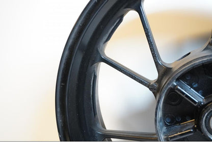 Extrabild5 på Fälg från en Yamaha MT-09 Tracer -2016 motorcykel.