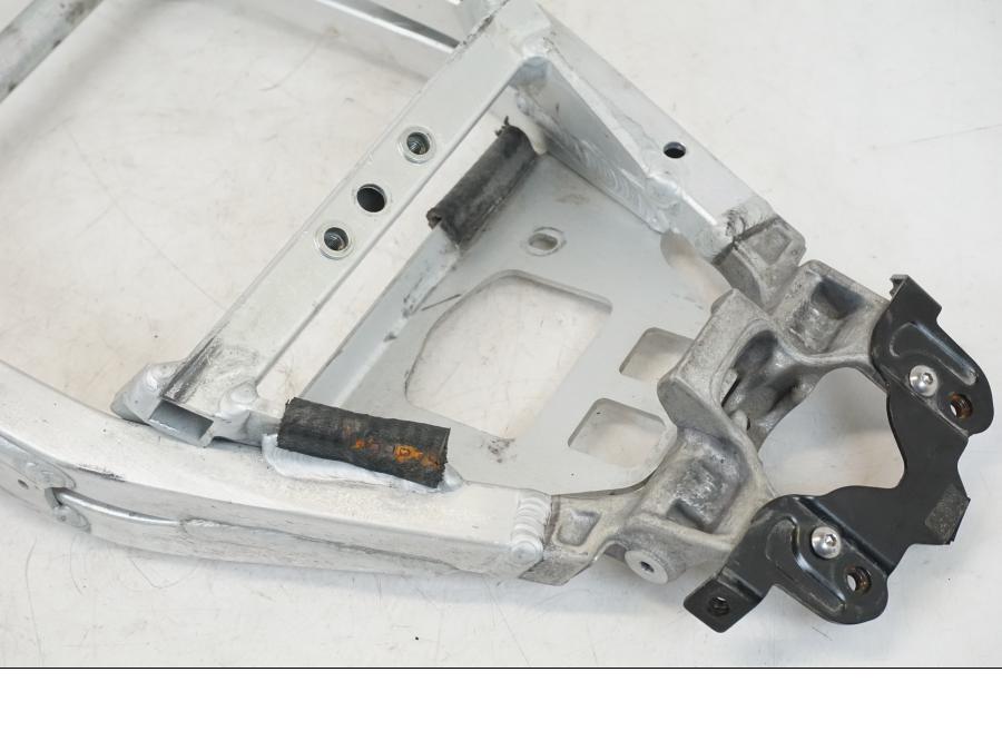 Baksidan på Bakram från en Aprilia Tuono V4R -2011 motorcykel.