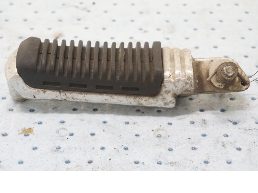 Framsidan på Fotpinne från en Suzuki GSX 550 -1985 motorcykel.