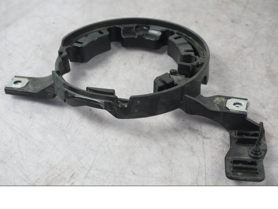 Snett nerifrån på Bensintanklucka från en BMW K 1600 GTL -2015 motorcykel.