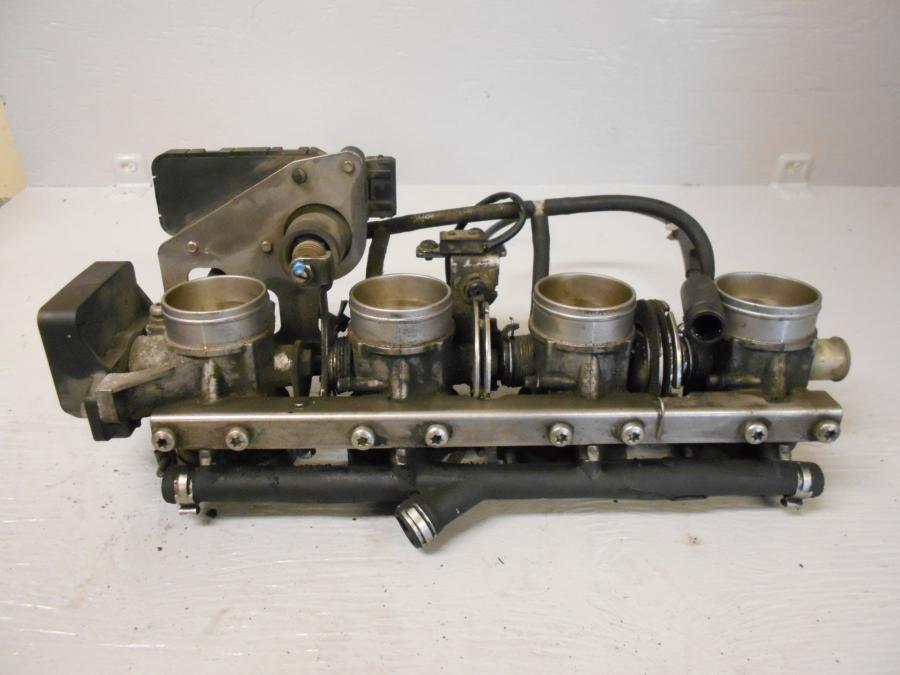 Framsidan på Spjällhus från en BMW K 1200 LT -2007 motorcykel.