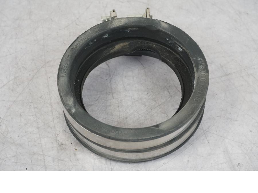 Höger sida på Insug från en KTM 1290 Super Adventure R -2018 motorcykel.