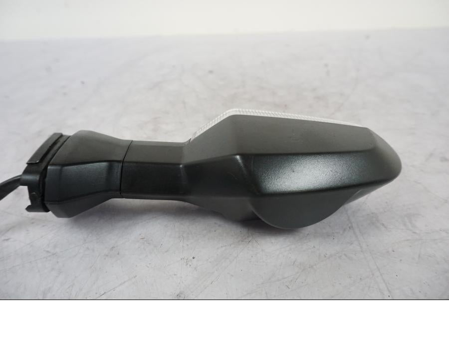 Vänster sida på Blinkers från en Kawasaki Z 800 -2014 motorcykel.