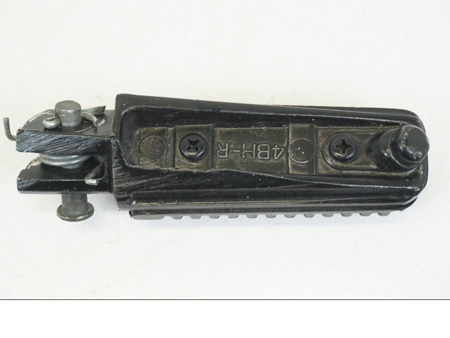 Höger sida på Fotpinne från en Yamaha XV 1700 -2004 motorcykel.