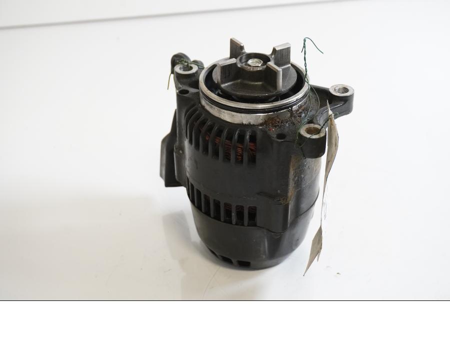 Framsidan på Generator från en Kawasaki ZX-10 -1988 motorcykel.