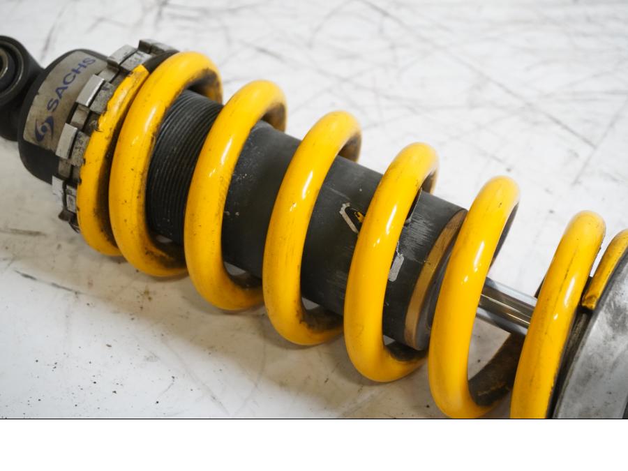 Höger sida på Stötdämpare från en Yamaha BT 1100 -2004 motorcykel.