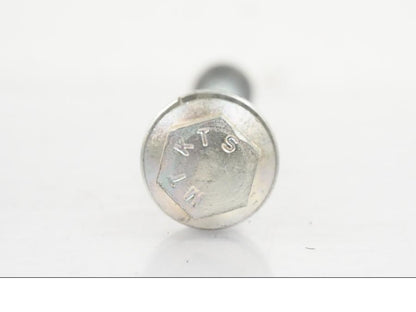 Snett uppifrån på Axel från en KTM 390 Adventure -2021 motorcykel.