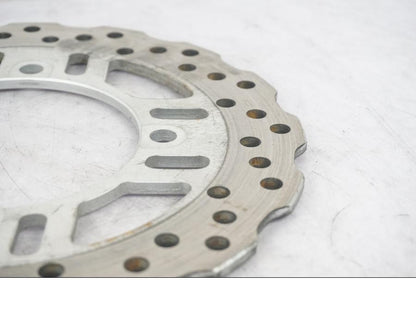 Baksidan på Bromsskiva från en Kawasaki Versys 1000 -2012 motorcykel.