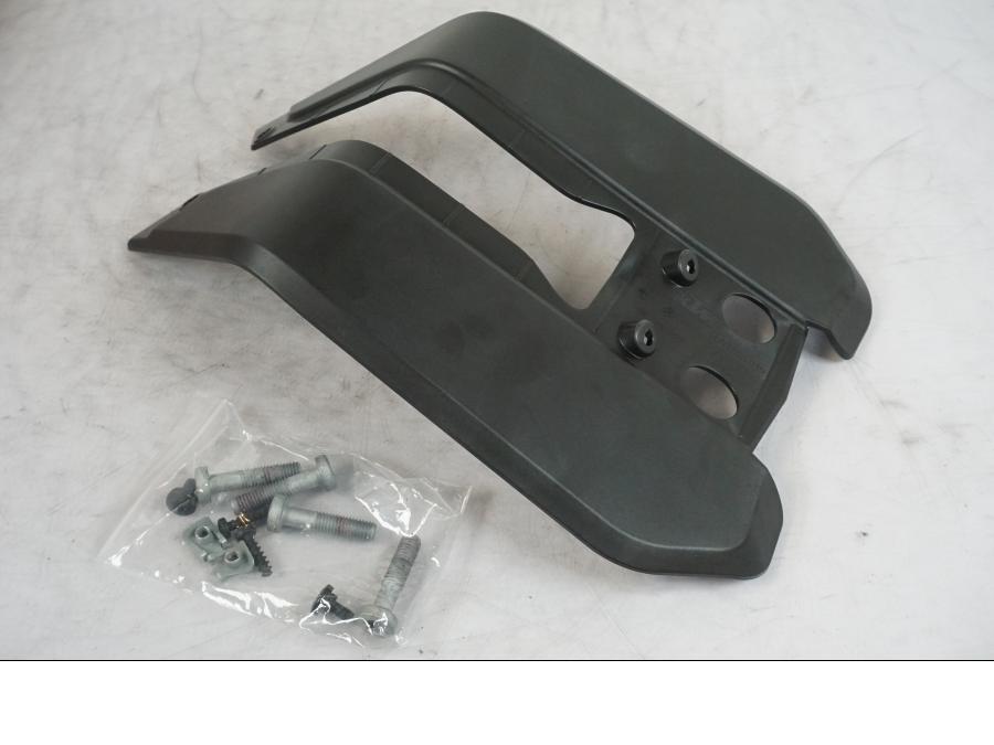 Framsidan på Skylthållare från en KTM 890 Duke -2022 motorcykel.