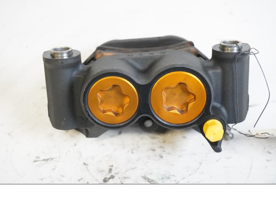 Höger sida på Bromsok från en Yamaha YZF R6 -2006 motorcykel.