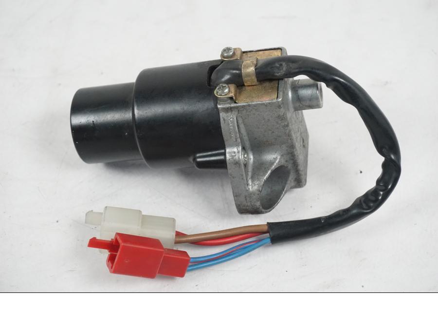 Extrabild2 på <p>Låssats från Yamaha XV 750 1993.</p>

<p>1st 1st nyckel, tändningslås, tanklock, tändningslås och</p>

<p>förvaringsfacklås Repor finns på tändningslåset se bild.</p> motorcykel.