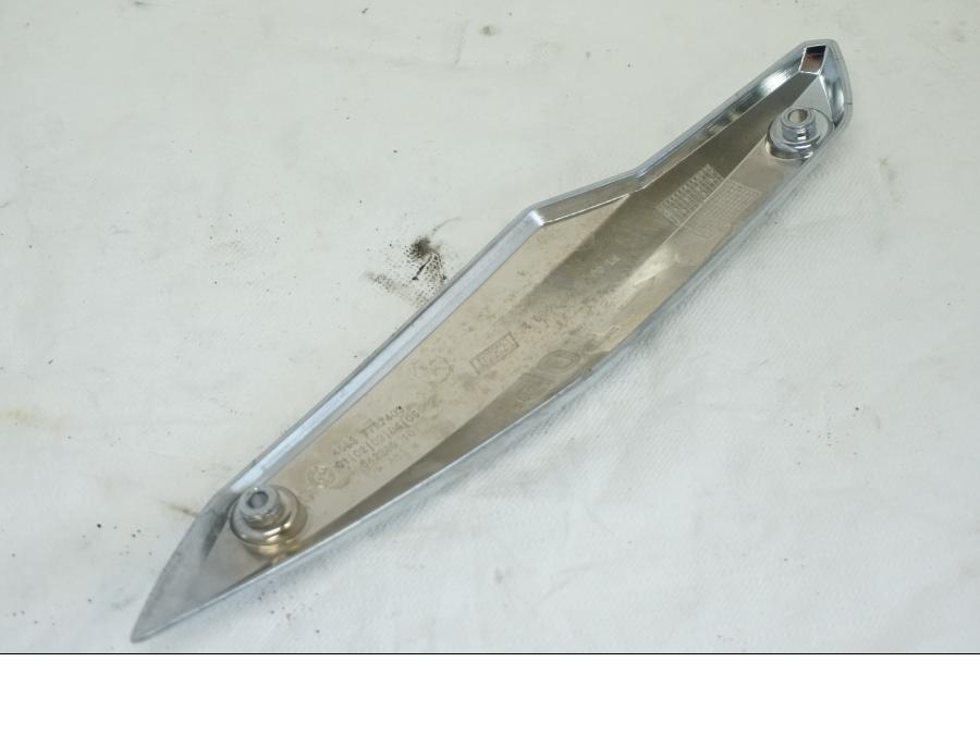 Baksidan på Vindrutefäste från en BMW K 1600 -2015 motorcykel.