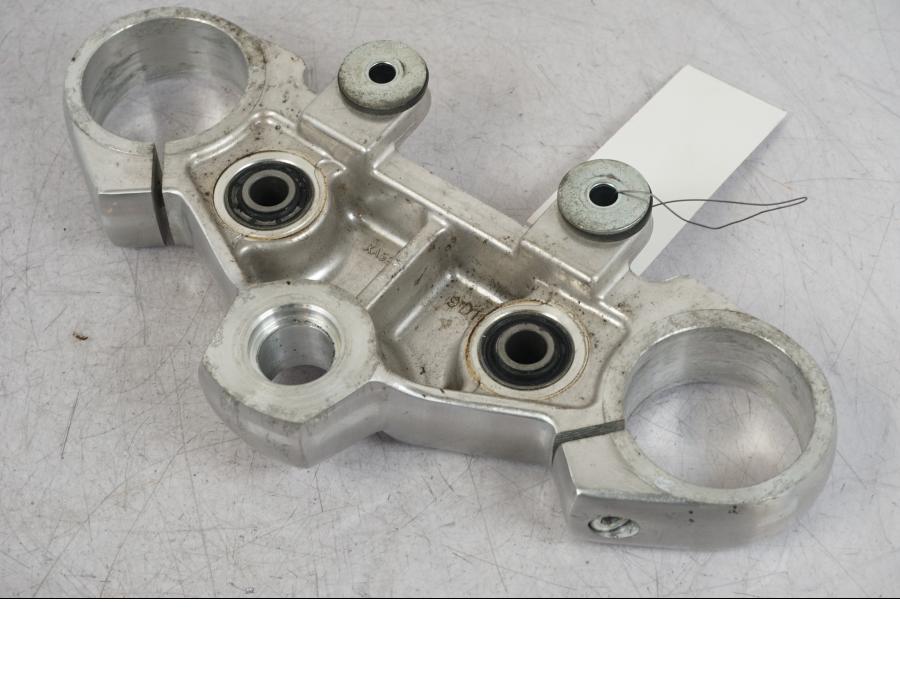 Snett uppifrån på Gaffelkrona från en Suzuki VZ 800 -2000 motorcykel.