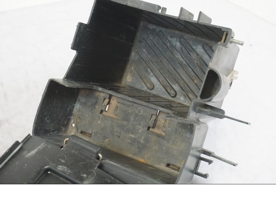 Extrabild1 på Batterihållare från en Honda CBR 1000 F -1989 motorcykel.