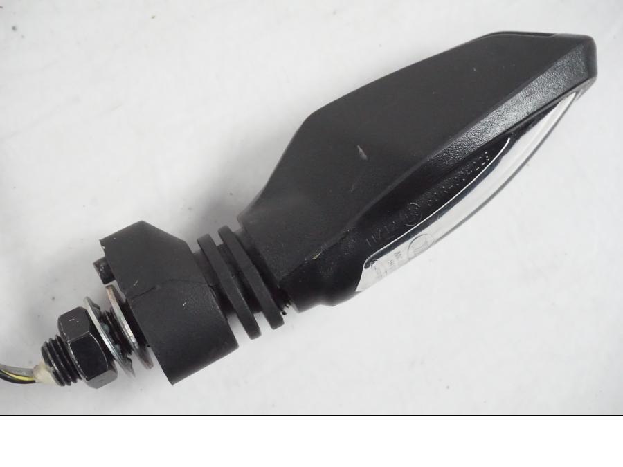 Höger sida på Blinkers LED från en KTM 390 Adventure -2021 motorcykel.