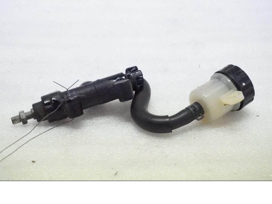 Framsidan på Bromshuvudcylinder från en Kawasaki ZX-10R -2008 motorcykel.