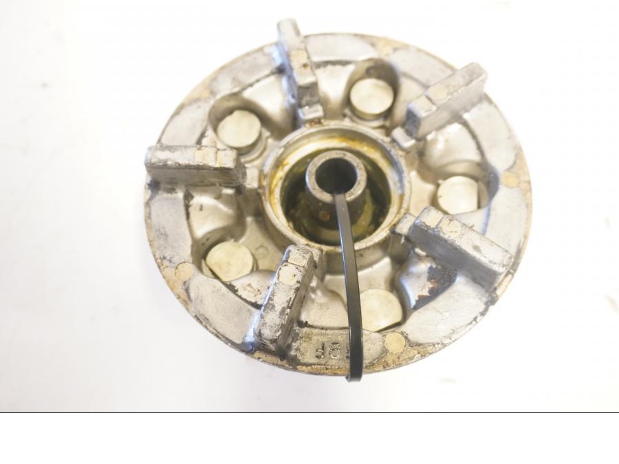 Baksidan på Drevfäste från en Suzuki SV 650 -1999 motorcykel.