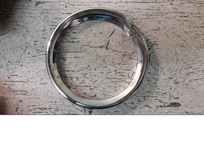 Baksidan på Strålkastarsarg från en H-D Touring Ultra Classic FLHTCU/I -2008 motorcykel.