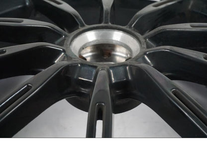 Snett uppifrån på Fälg från en MV Agusta Dragster -2014 motorcykel.