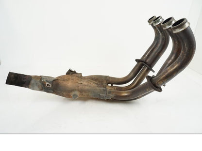 Snett nerifrån på Grenrör från en Yamaha FZR 1000 -1990 motorcykel.