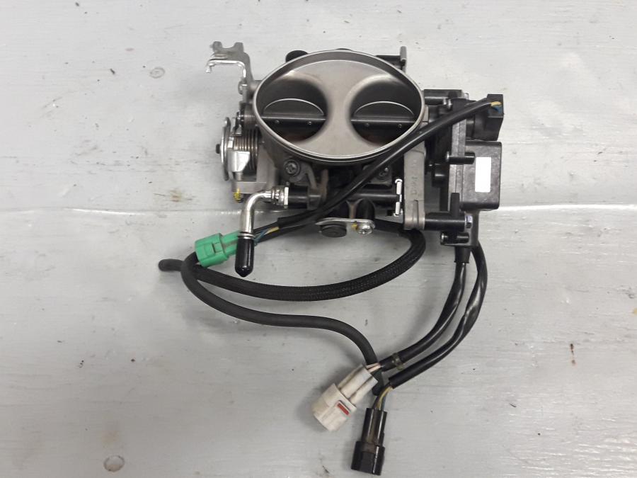 Baksidan på Spjällhus från en Suzuki VL 800 -2009 motorcykel.