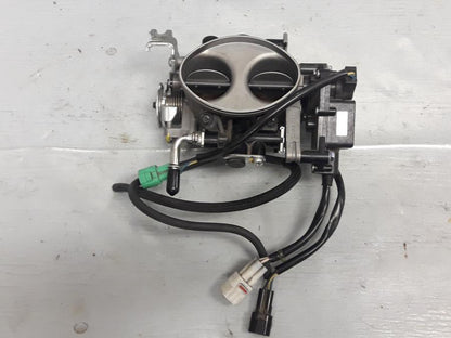 Baksidan på Spjällhus från en Suzuki VL 800 -2009 motorcykel.