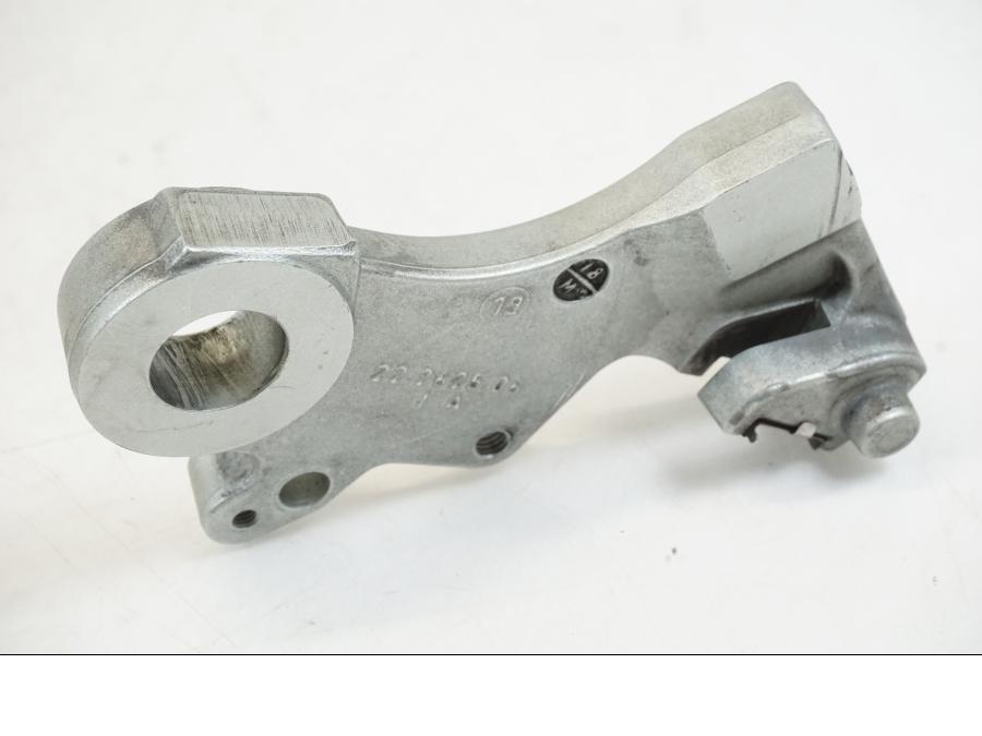 Baksidan på Bromsoksfäste från en Husqvarna 701 Supermoto -2020 motorcykel.