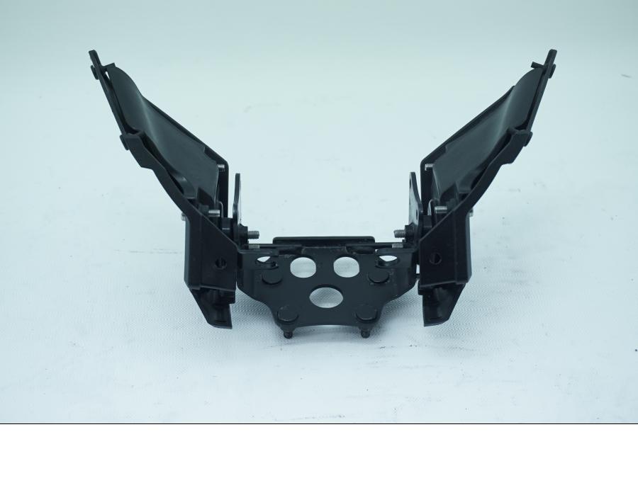 Framsidan på Blinkersfäste från en Kawasaki ZX-6R -2007 motorcykel.