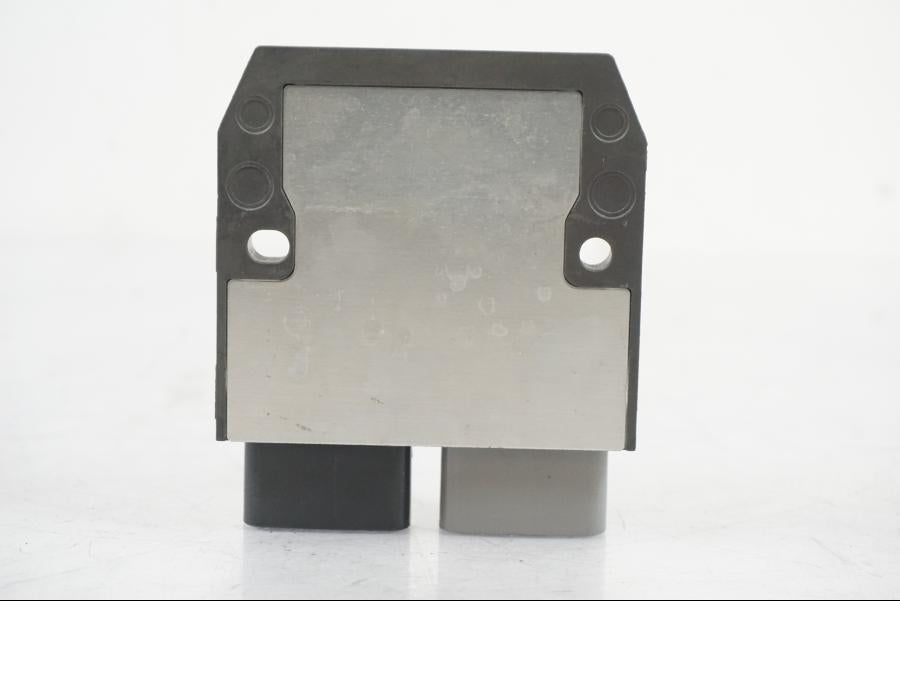 Snett uppifrån på Likriktare från en Yamaha MT-07 -2019 motorcykel.