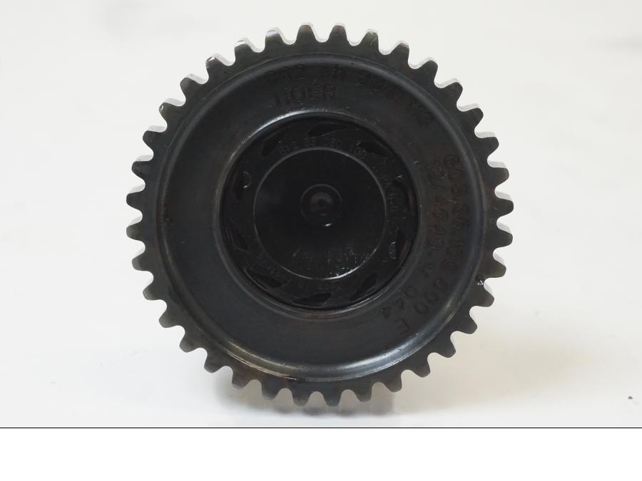 Vänster sida på Kamaxel från en KTM 1190 Adventure -2015 motorcykel.