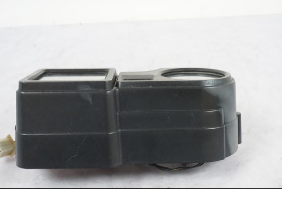 Vänster sida på Instrumentpanel från en Kawasaki KL 650A -1987 motorcykel.