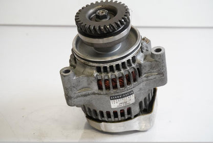 Framsidan på Generator från en Suzuki GSX 750 -1998 motorcykel.