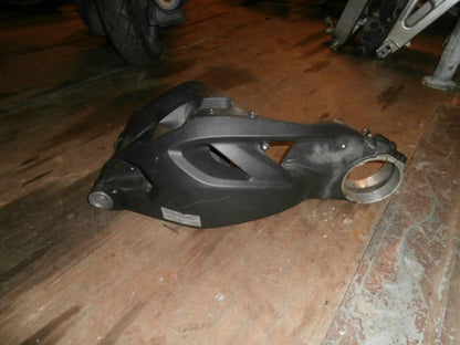 Vänster sida på Sving från en Ducati Multistrada 1200 -2014 motorcykel.