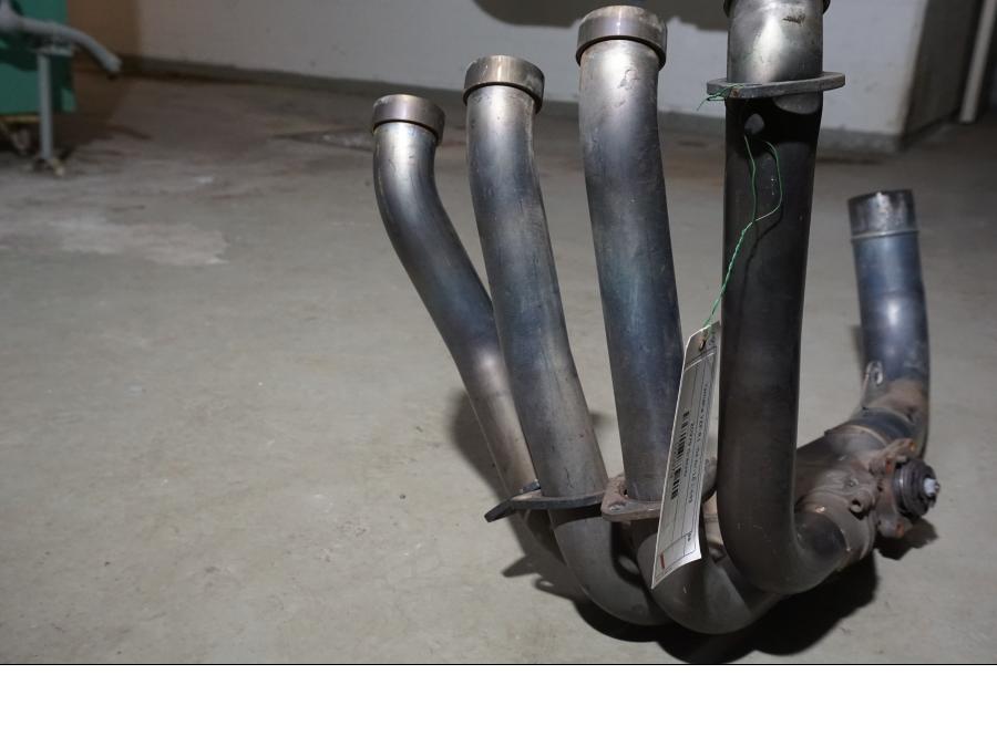 Baksidan på Grenrör från en Yamaha YZF 1000 R1 -2004 motorcykel.