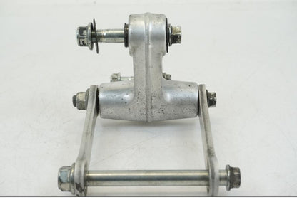 Vänster sida på Stötdämparlänkage från en Suzuki GSX 1300 R -2017 motorcykel.