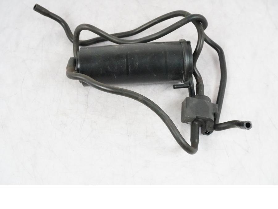 Höger sida på Fuel Evap System från en BMW R 1250 GSA -2021 motorcykel.