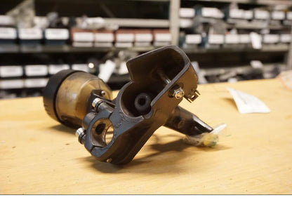 Höger sida på Bromshuvudcylinder från en BMW F 800 GS -2009 motorcykel.